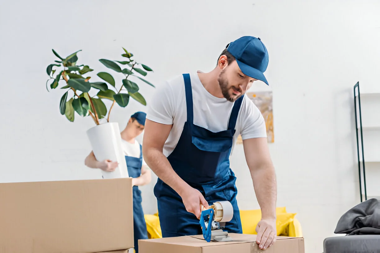 moving and storage Dubai
